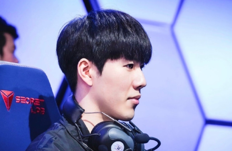 后场出球失 后场出球失